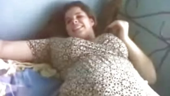 Kiilakas isane rebis video seks sekretaris aktiivselt väikeste tissidega noori maha.