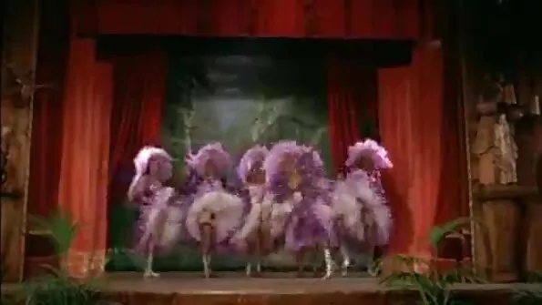 Armas lits seksi video porno antakse erinevates poosides teisele noormehele.