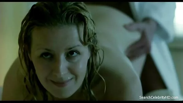 Coquettish tüdruk sukad saab keppi doggystyle seksi video porno voodis ja cums.
