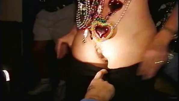Kutt tungis sügavale arabski seks video oma tüdruksõbra vagiinasse.