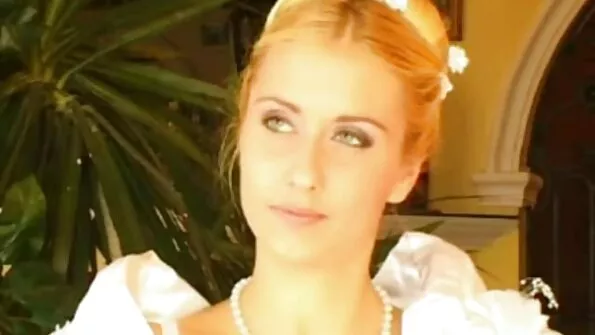 Abikaasa kinnismõtete rahuldamiseks tõmbas ta jalgadega seks porno 18 pipart maha.