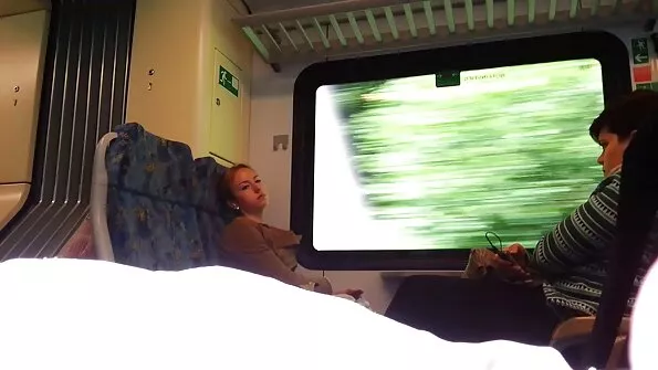 Kaunis kullake xxx seks videolar masturbeerib ja sõidab kukega.