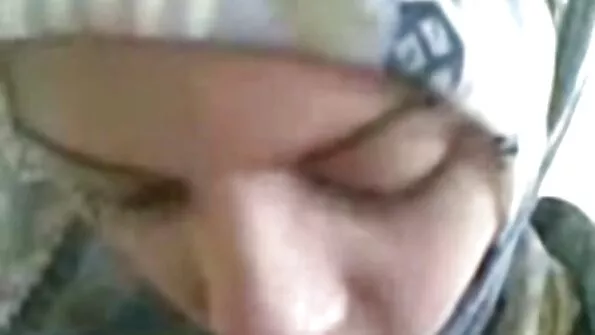 Sulnis mulatt paitab oma kiisu mänguasjaga ja cums mõnuga. doktor seks video