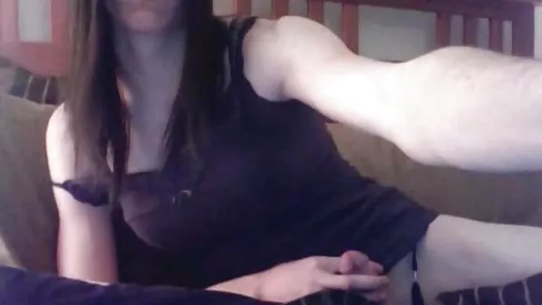 Oma izle porno seks väljaulatuva liikmega tõmbas ta alasti naljamehe.