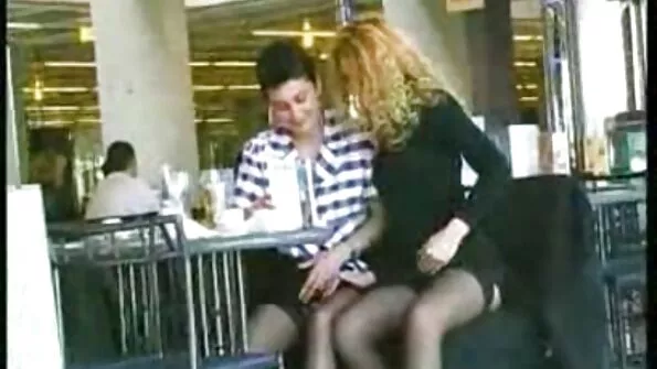 Koomas vene porno sex 20 gopnik lööb filmimise ajal tüdruksõbra kitsas kiisus.