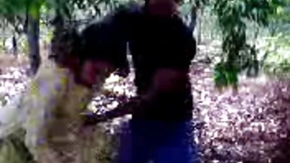 Tüdruku näppudega siks videolari paitused viisid temaga voodis tormilise perse.