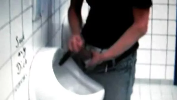 Lähivõtte seks parnuxa video abikaasa filmimas oma peenise sisenemist naise kiisu.