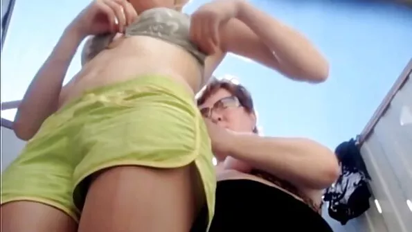 Alasti sihvakas seks gratis video tibi chillib stuudios.