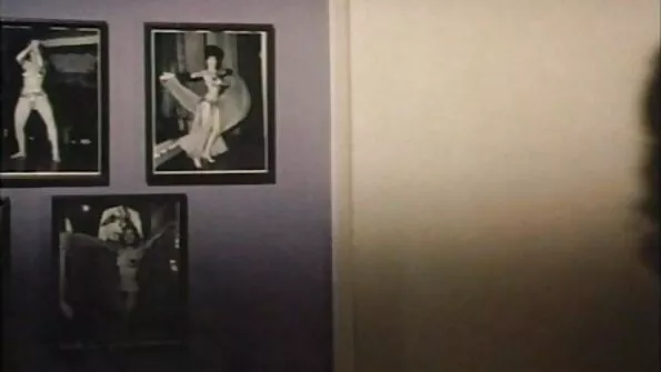 Sel ajal, kui mees on tööga hõivatud, tõmbab hard sex porno hd ihar naine kiisu seljast.