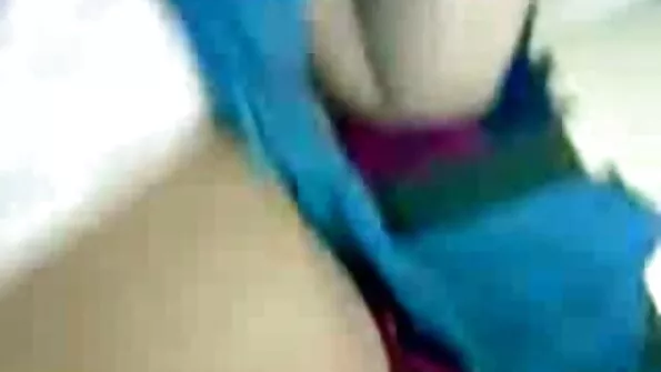 Jalad laiemaks avades näitas milf seks video hard oma kiisu.
