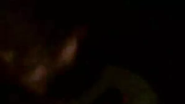 Kena seks parno video naine istutatud teise väljavalitu peenisele.