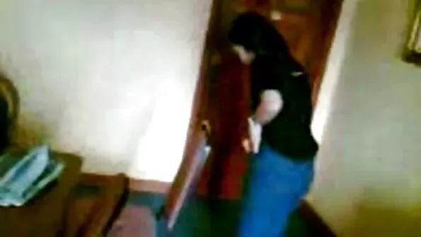 Noorpaarile meeldis vannitoas vibraatoriga vempe mängida. sex porno sex sex