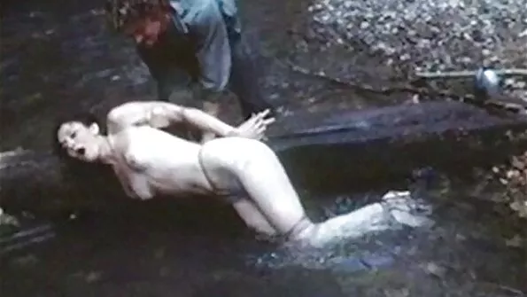 Suus gay video porno sex pikk fallos suurtähtedega brünett.