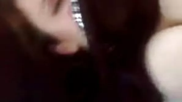 Kangekaelne mees pistis naabrimehe kiisu wap seks sisse.