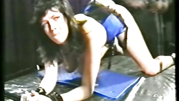 Üliõpilane xxx seks vidyo seksib kuuma dildoga.