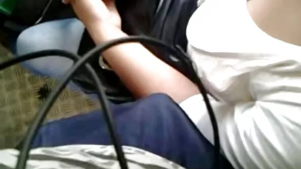 Brünett sööstis suuga mehe doktor seks video tervislikule joogile.