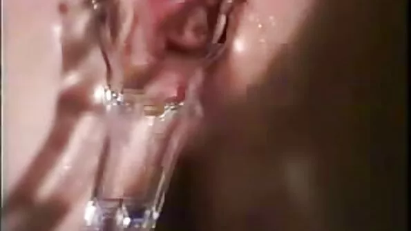 Hommikul pistis meesterahvas erotika seks vidyo oma aluspükstes naise rinnale suure driini.