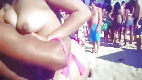 Nad seksivad xxx seks videolar puhkuse ajal basseini ääres.