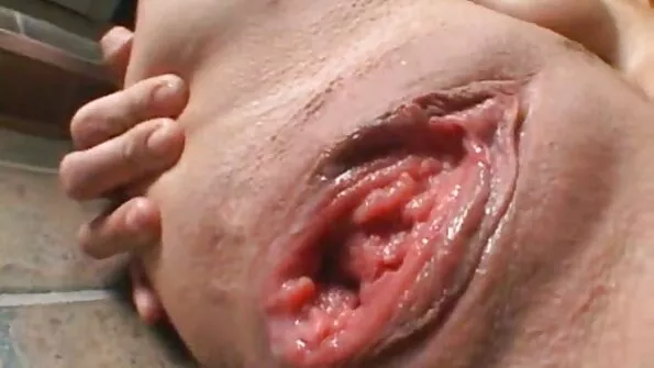 Lopsakas sukkadega daam istus porno anal sex oma kiisuga mehe peenisele.