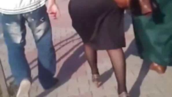 Suure tagumikuga seksi video porno tüdruk saduldas kena kutti.