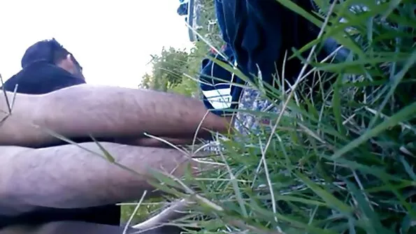 Armas ulakas, häbenemata, seks porno grek tõmbas kätega mehe riistalt maha.