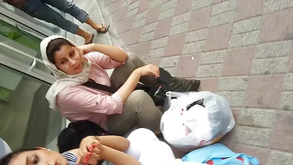 Suurejooneline sex porno vıdeo izle naine kortsutas suuri rindu ja lakkus neid.