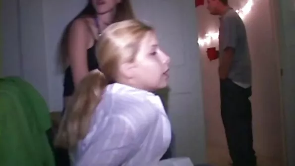 Meditsiinitöötajad kontoris sex porno 90 lavastasid rikutud seksi.