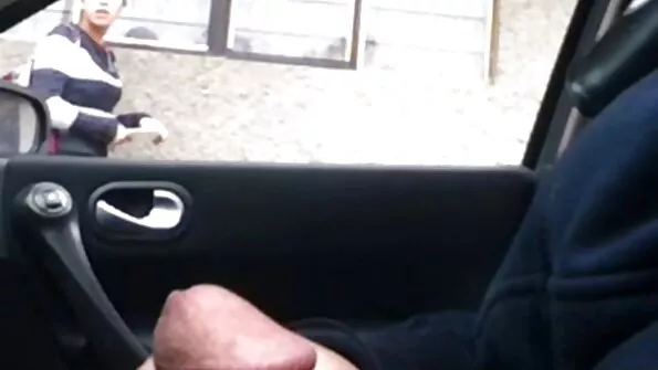 Koer toitis oma seks prno video sõbrannat korralikult spermaga.