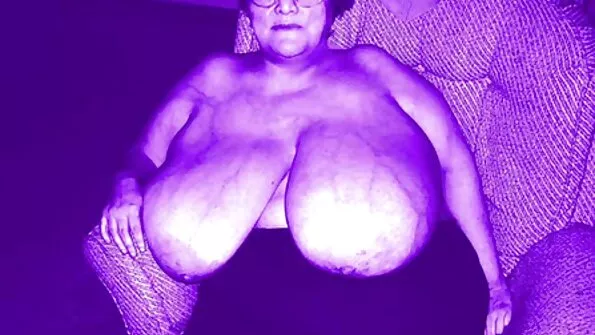 Naughty tüdruk ribad seks porno 18 õues mängida tuss.