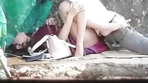 Ilus emane seks video perses kahe paprikaga korraga.