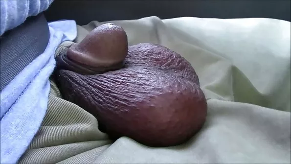 Mustades sukkades lokkis masturbeerib porno sex 25 kiisu.