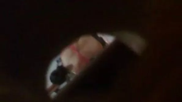 Noor edev sex poerno pisiasi rahuldas end enesekindlalt.