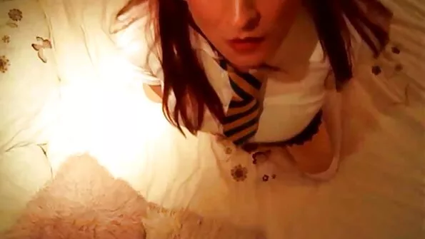 Sõbranna haaras oma ruskie seks video väikeste kätega suurepäraselt mehe peenist.