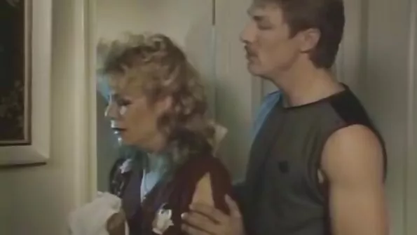 Üleannetu sex erotik porn väljavalitu kutsub tüdrukut golfikärus.