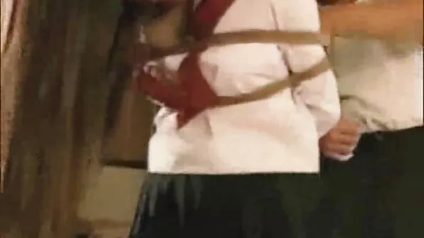 Ihane tüdruk sexbedava izle silitab karvast kiisut ja kummut.