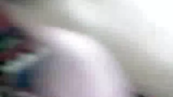 Jalad külgedele laiali ajanud mulatt kepsutab end sex porno amator dildoga.