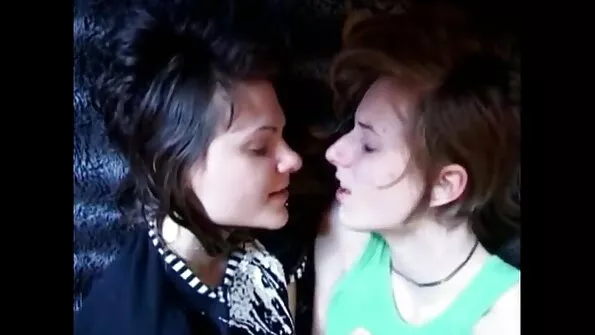 Uhke üliõpilane ilma aluspüksteta porno sex 99 seelik.