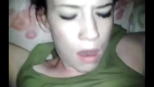 Aluspüksteta naine istus mehe püstisel free gay seks riistal.
