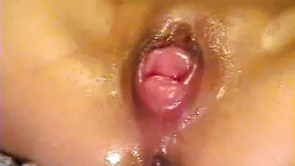 Hüppava peenisega keppis ta porno anal sex kaamera ees tüdrukut.
