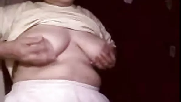 Põnev rasva maitseb prno seksi kukk tema põlvili.