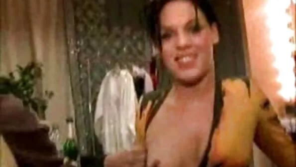Kutt on oma sex tube porno kallima suu ja kiisuga aktiivselt rahul.