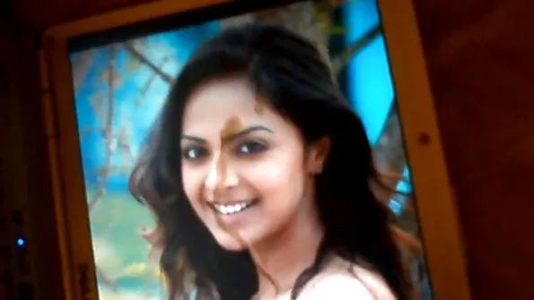 Keeris oma suurt tagumikku kaamera ees. o sex porno
