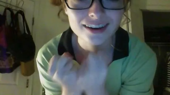 Parkinud blondiin andis end dog porno video kiisule treenerile.