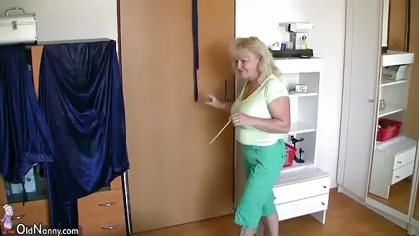 Tüdruk rahuldab end duši all dildo ja sex porno alexis vibraatoriga.