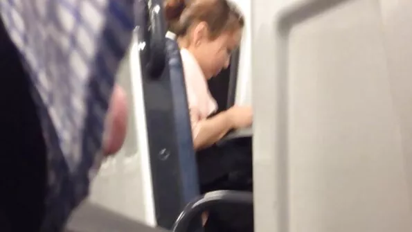 Täkk tuli külla hidden cam seks ja pani mustakarvalise nuku kunkasse.
