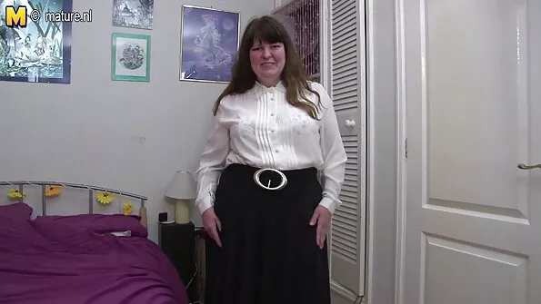 Blond iludus porno video seks väikeste tissid lisab dildo.