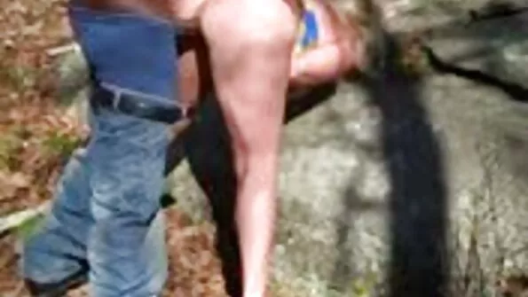 Põnev tüdruk vaatab izle porno seks end peeglist.