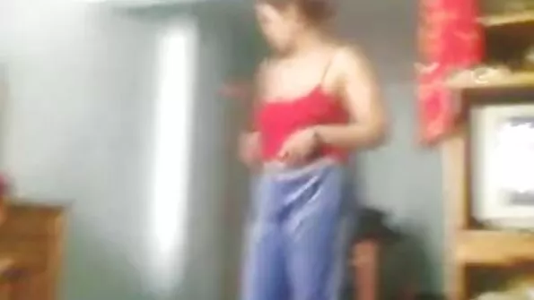 Seks seks xxx tube loomulike tissidega naeratav tüdruk.