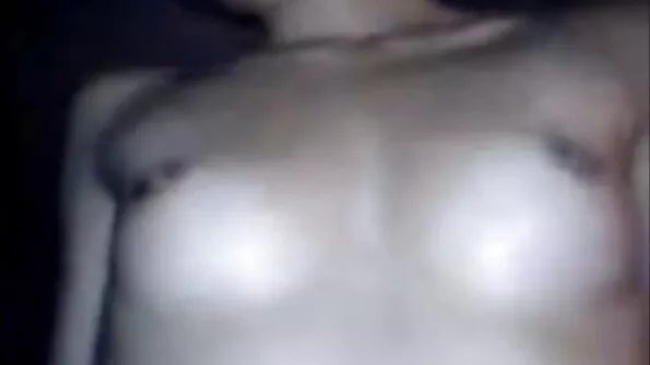 Blond ulakas tüdruk sisestas oma kiisu sisse seks porno 18 vibraatori.